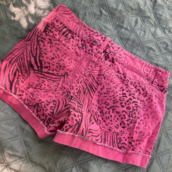 Hot Pink Leopard LEI Jrs 7 Distressed Shorts - Picture 12 of 12